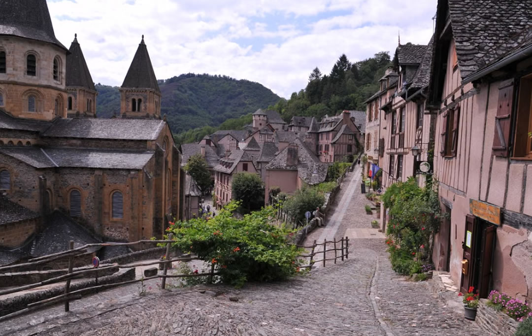 Conques: Una Parada Mágica en el Camino de Santiago